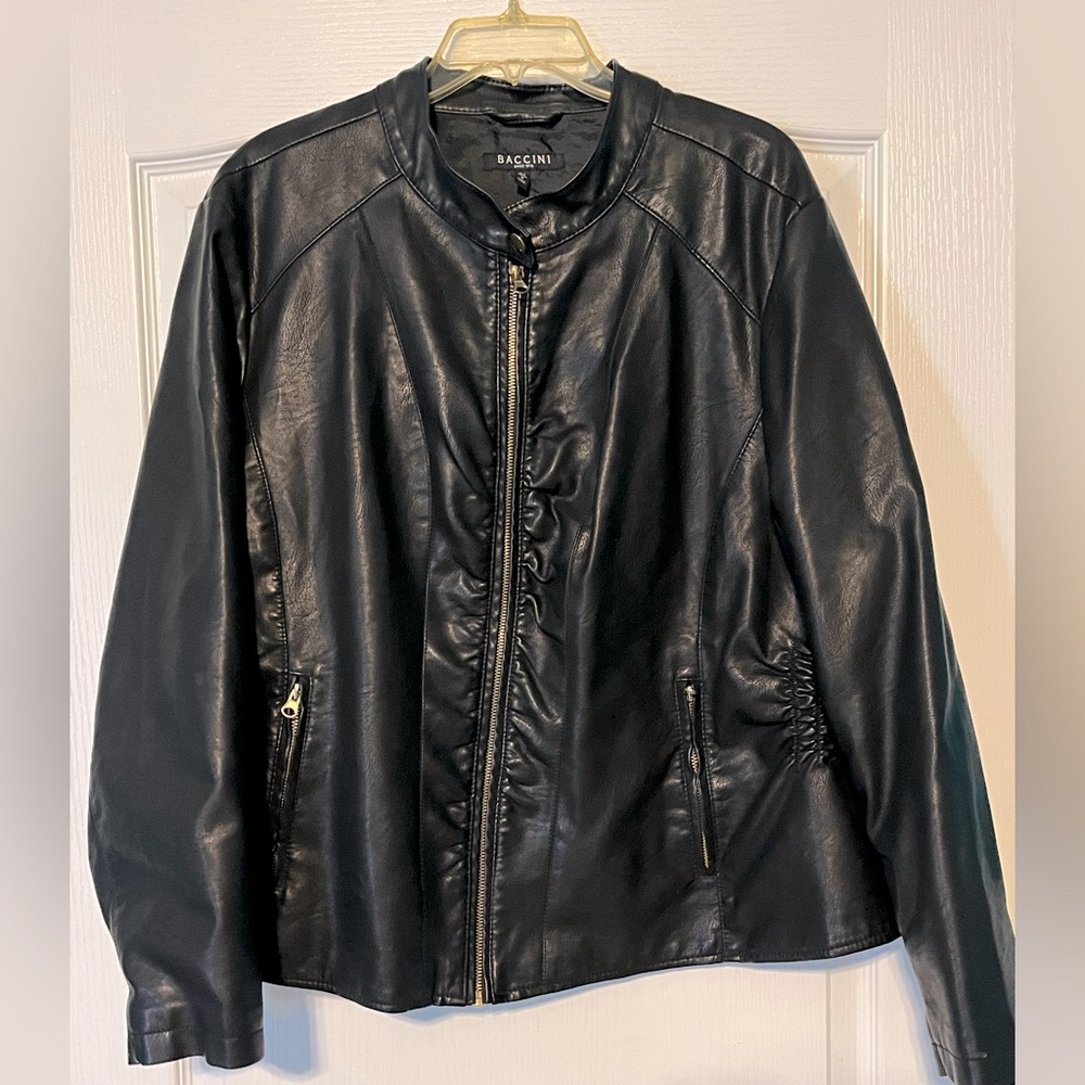 Baccini 3XL
Fake leather jacket, excellent condition.